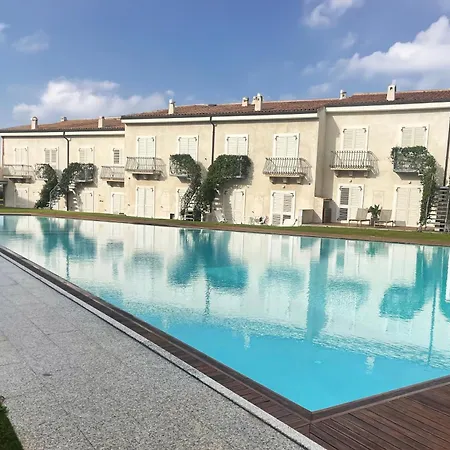 Like At N 12 Poolside Garden Apartment *